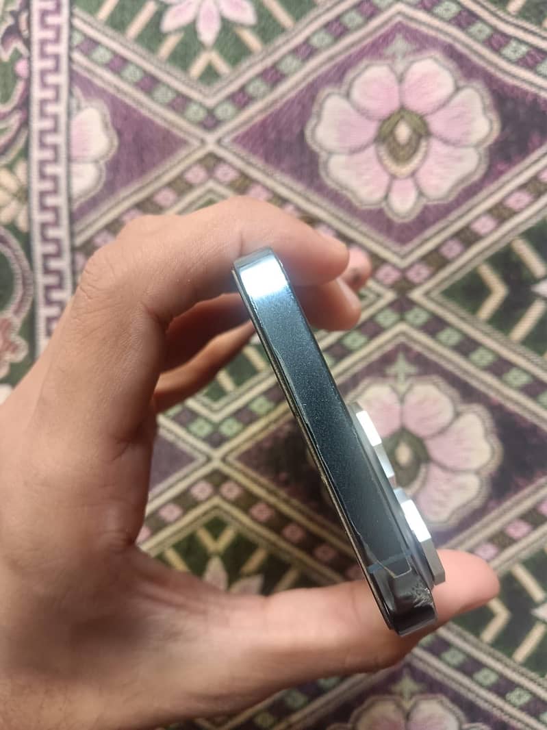Apple iPhone 13 Pro 4