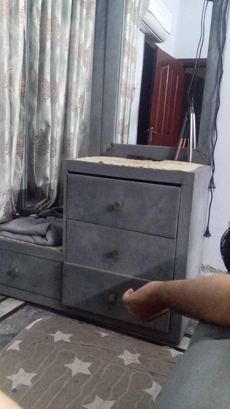 dressing table 2