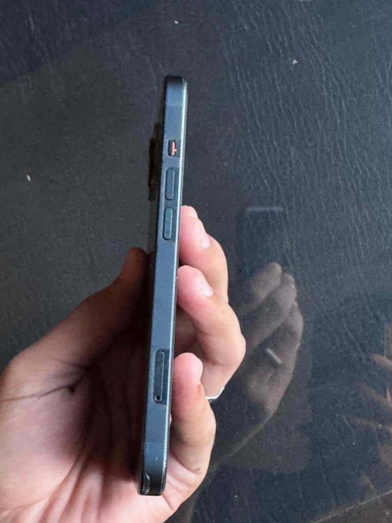 Apple iPhone 13 5