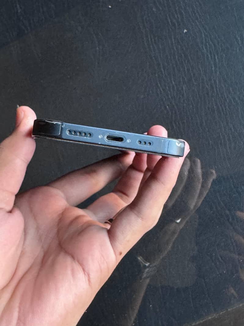Apple iPhone 13 7