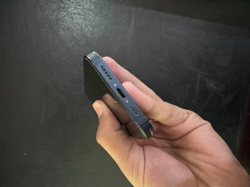Apple iPhone 13 8