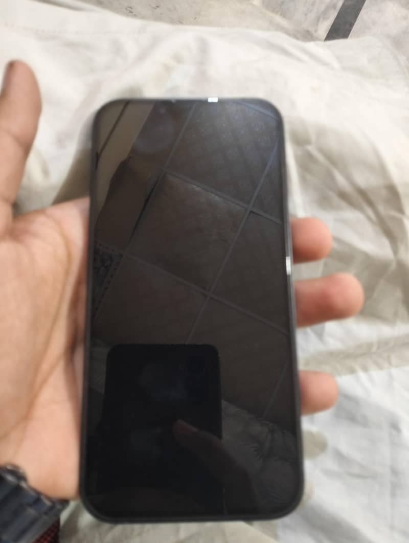 Apple iPhone 13 JV 1