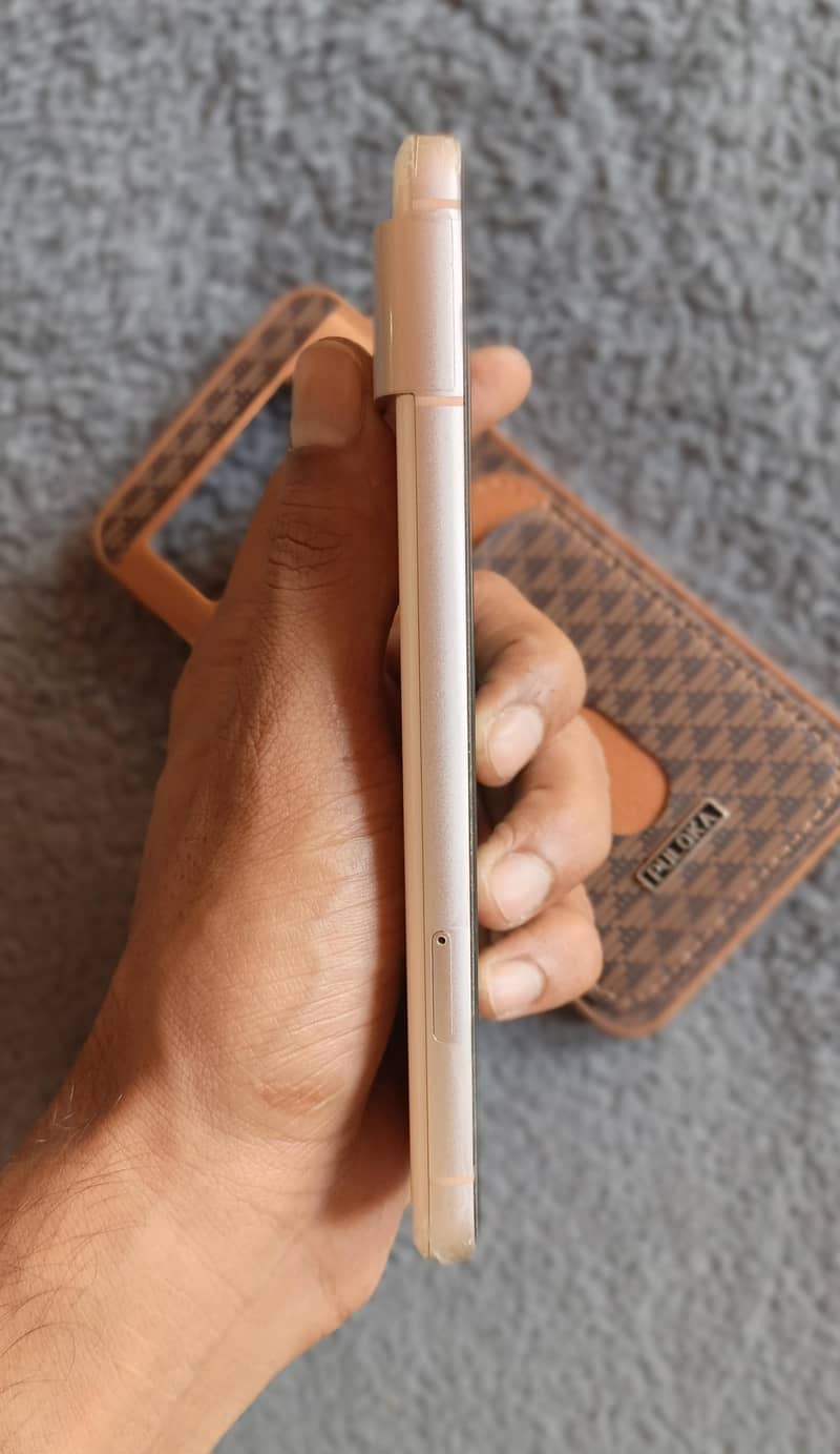 Google Pixel 8 4