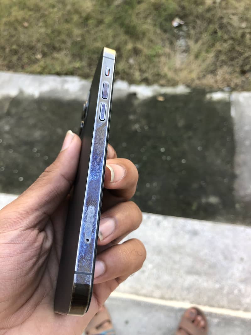 Apple iPhone 12 Pro 3