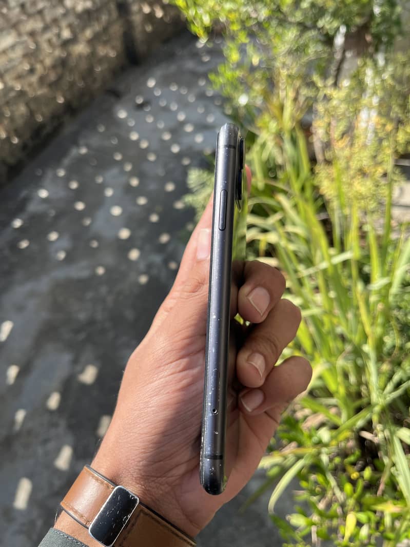 Apple iPhone 11 3