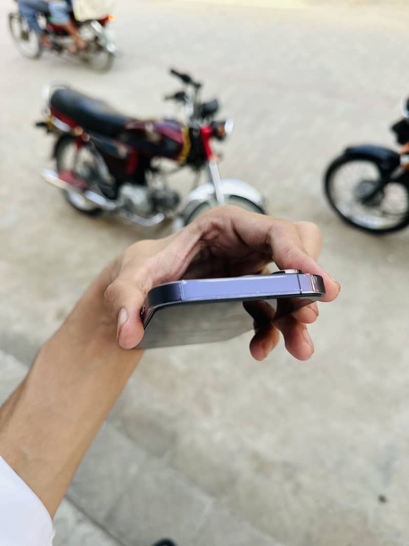 Apple iPhone 14 Pro 2