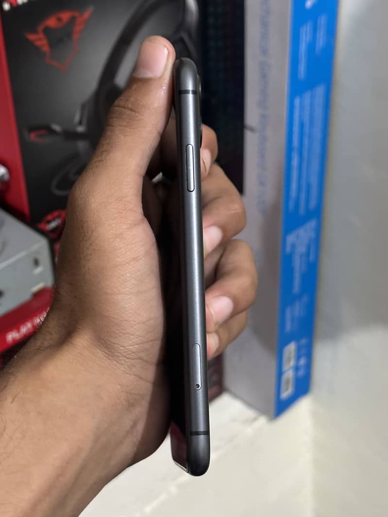 Apple iPhone 11 3