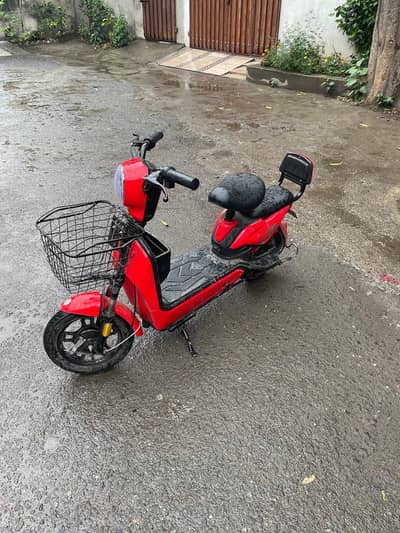 Electric scooty
