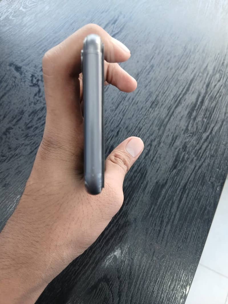 Apple iPhone 11 3