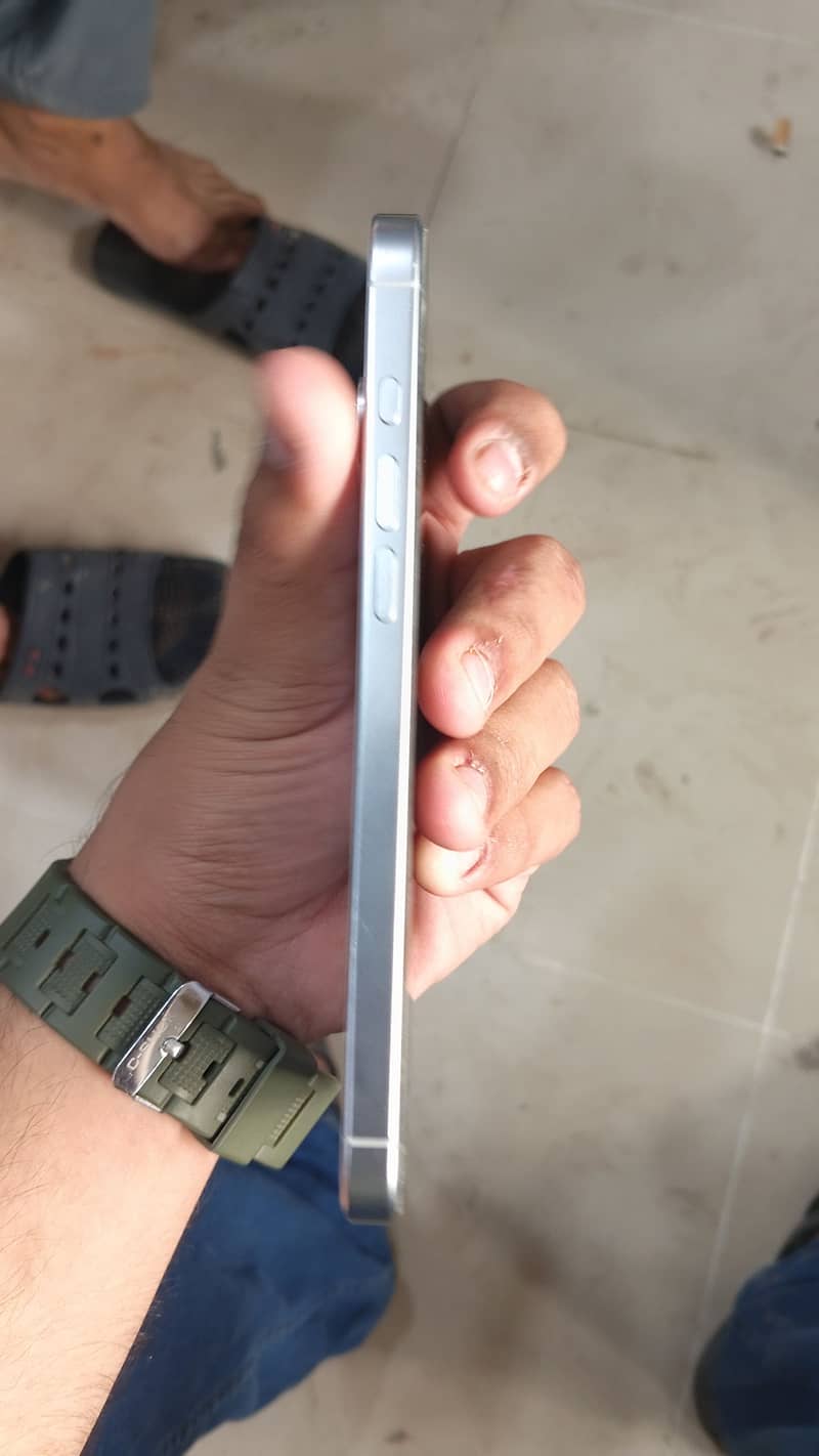 Apple iPhone 16 Pro Max 1