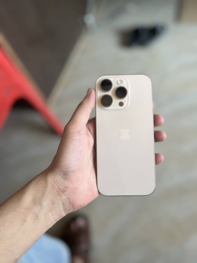 Apple iPhone 16 Pro 3