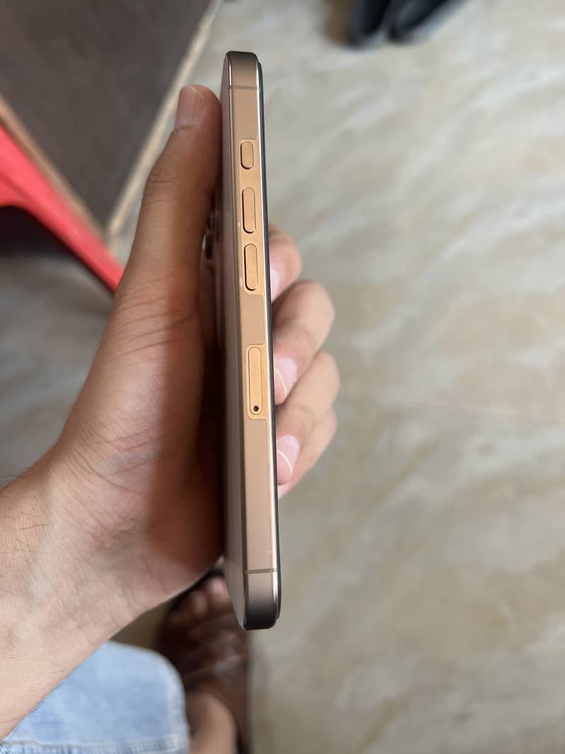 Apple iPhone 16 Pro 6