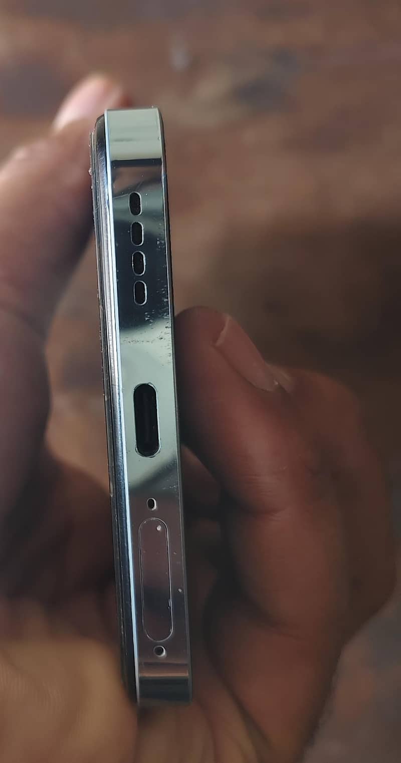 Realme 12 Plus 4