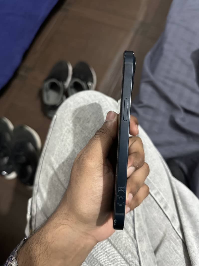 Apple iPhone 13 2