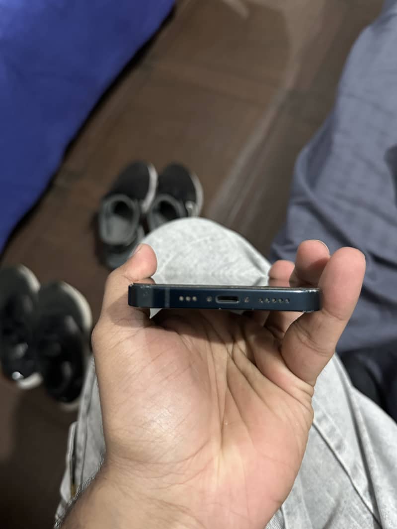 Apple iPhone 13 4