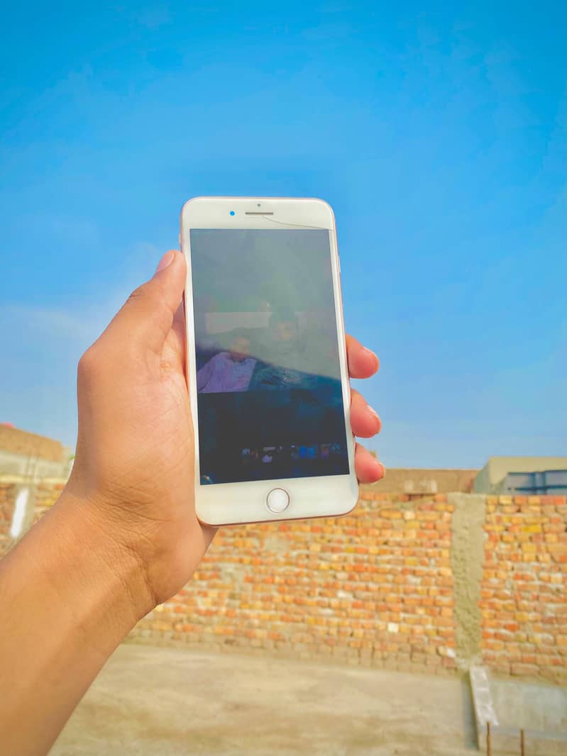 Apple iPhone 8 Plus 1
