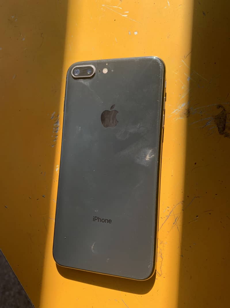 Apple iPhone 8 Plus 1