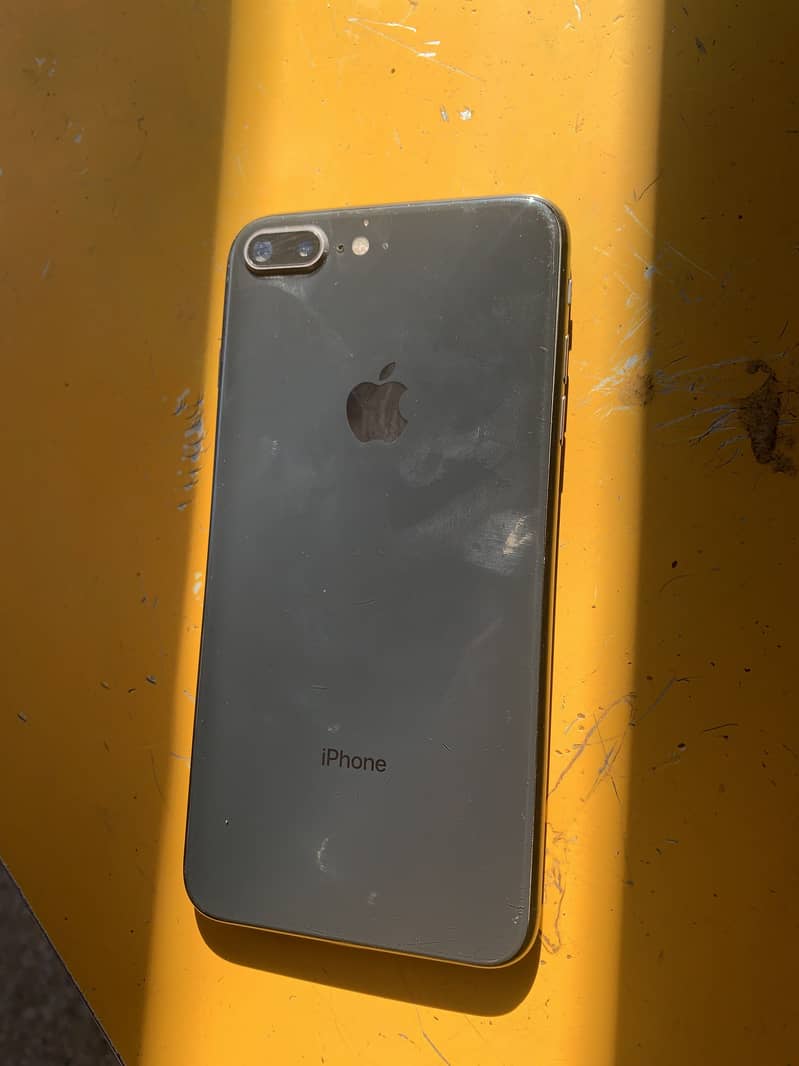 Apple iPhone 8 Plus 2