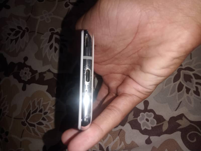 Sharp Aquos R2 1