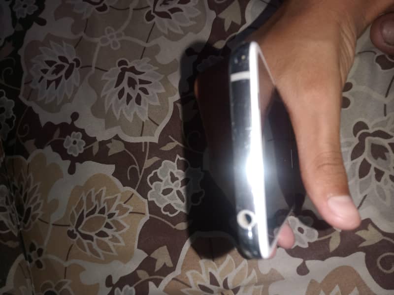 Sharp Aquos R2 4