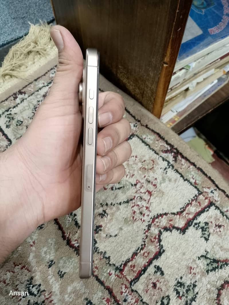 Apple iPhone 16 Pro Max 4
