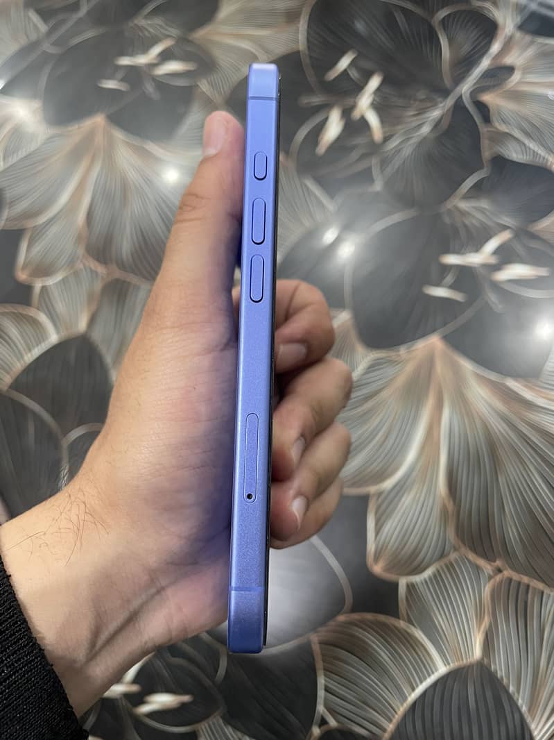 Apple iPhone 16 2