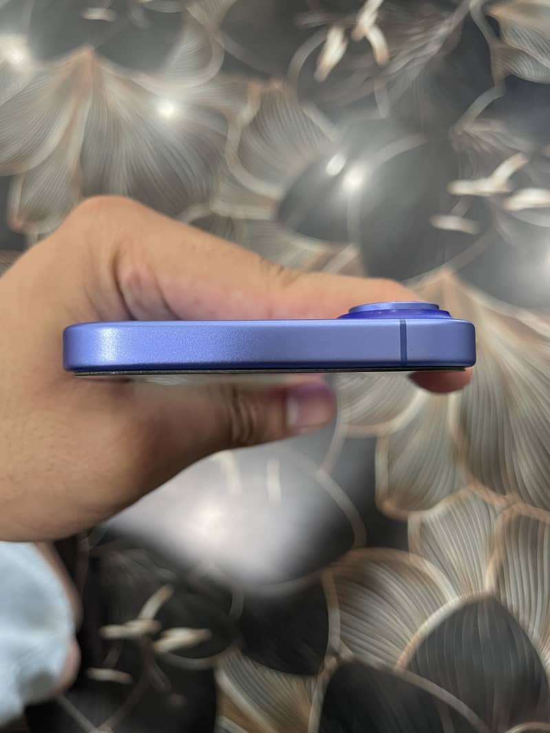 Apple iPhone 16 4