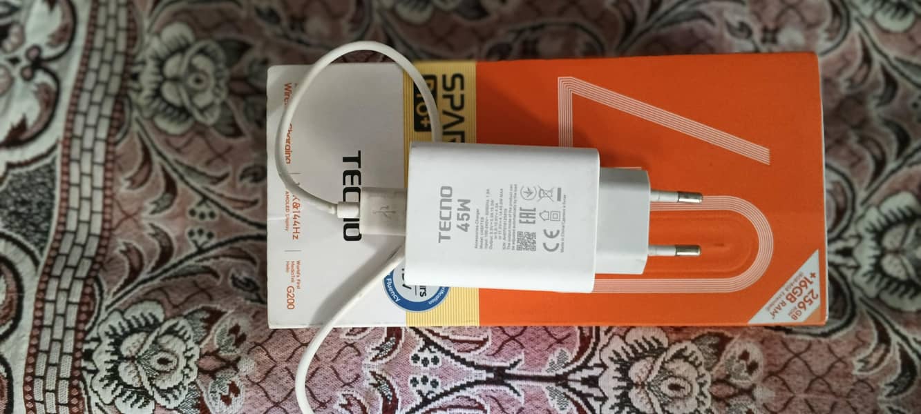 Tecno Spark 40 pro plus 1