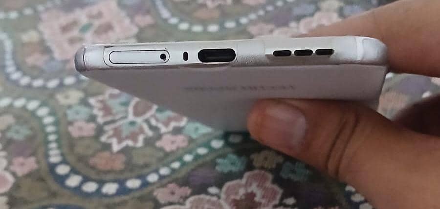 Tecno Spark 40 pro plus 4