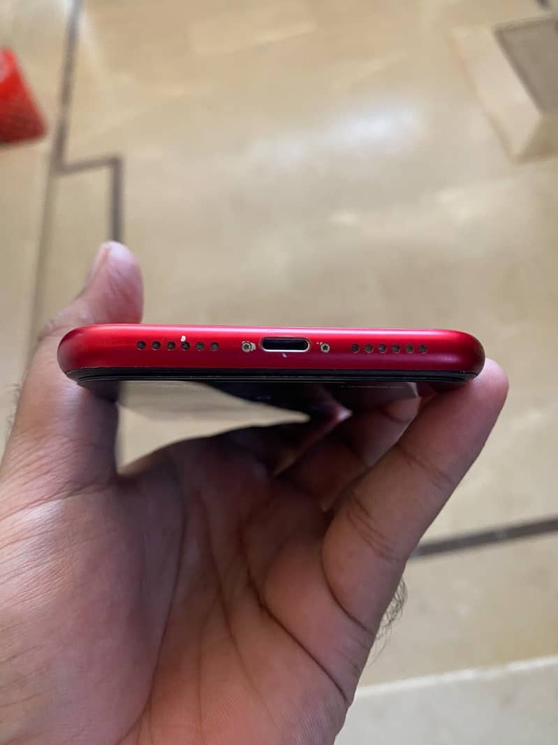 Apple iPhone XR 4