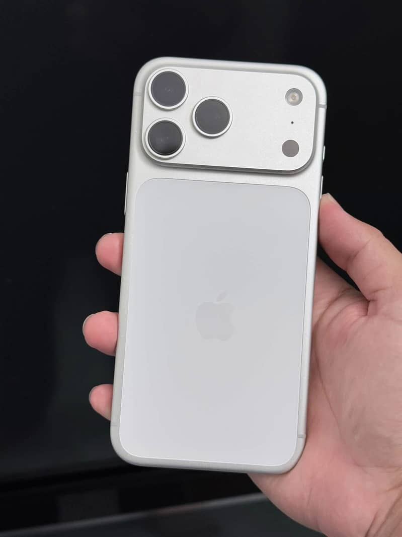 Apple iPhone 17 Pro Max 1