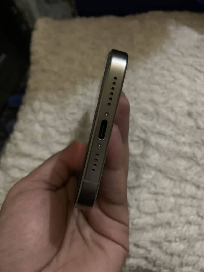 Apple iPhone 15 Pro Max 0