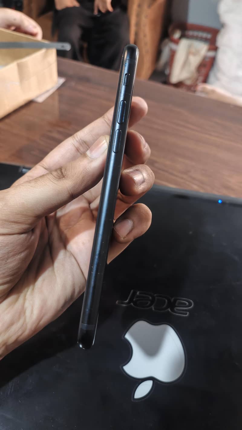 Apple iPhone SE 2022 Model (iphone 13 processor) 2