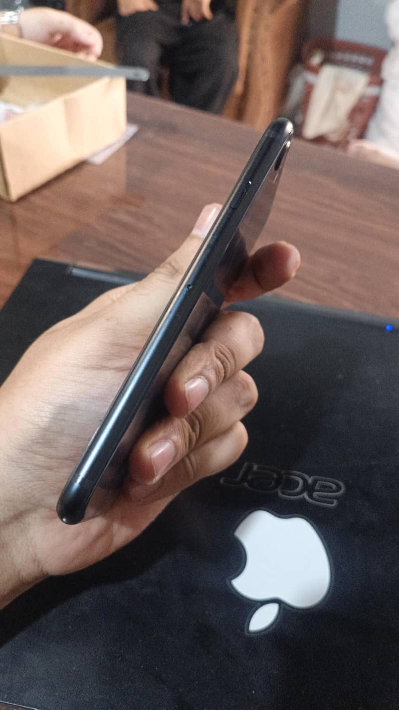 Apple iPhone SE 2022 Model (iphone 13 processor) 3