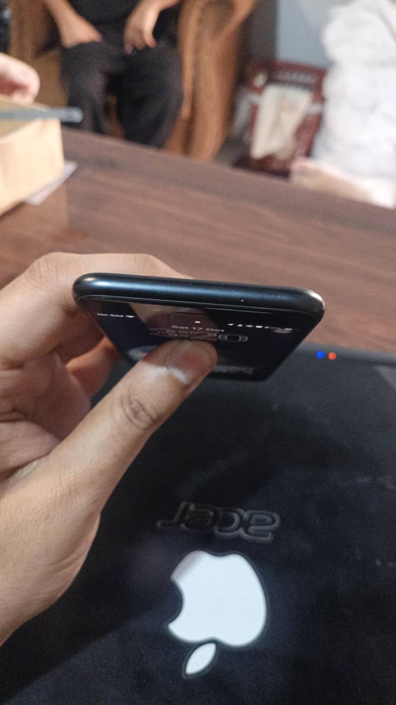 Apple iPhone SE 2022 Model (iphone 13 processor) 4
