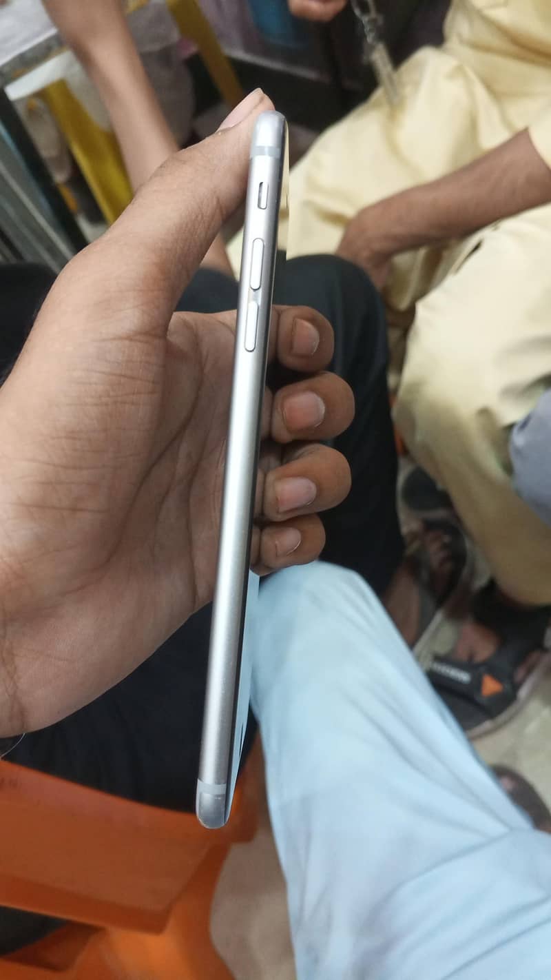 Apple iPhone 6S Plus 2