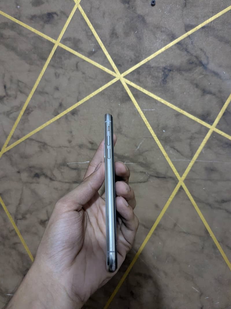 Apple iPhone X 3