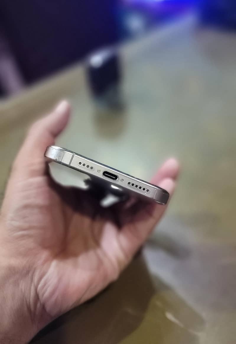 Apple iPhone 15 Pro Max 3