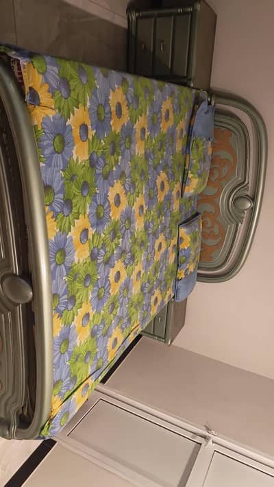 Queen bed,site table set of 2 and dressing table