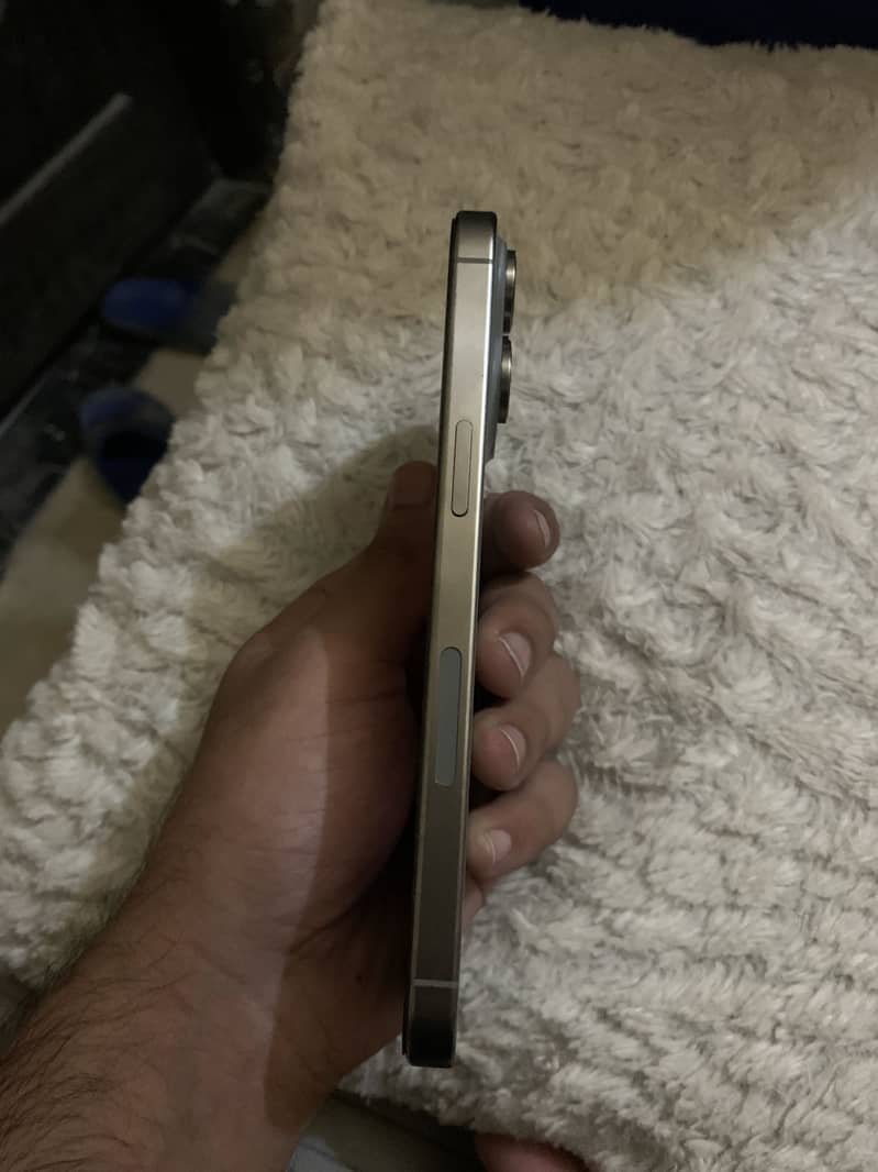Apple iPhone 15 Pro Max 3