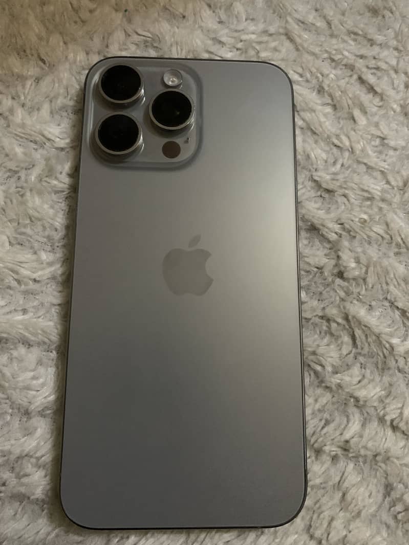 Apple iPhone 15 Pro Max 5