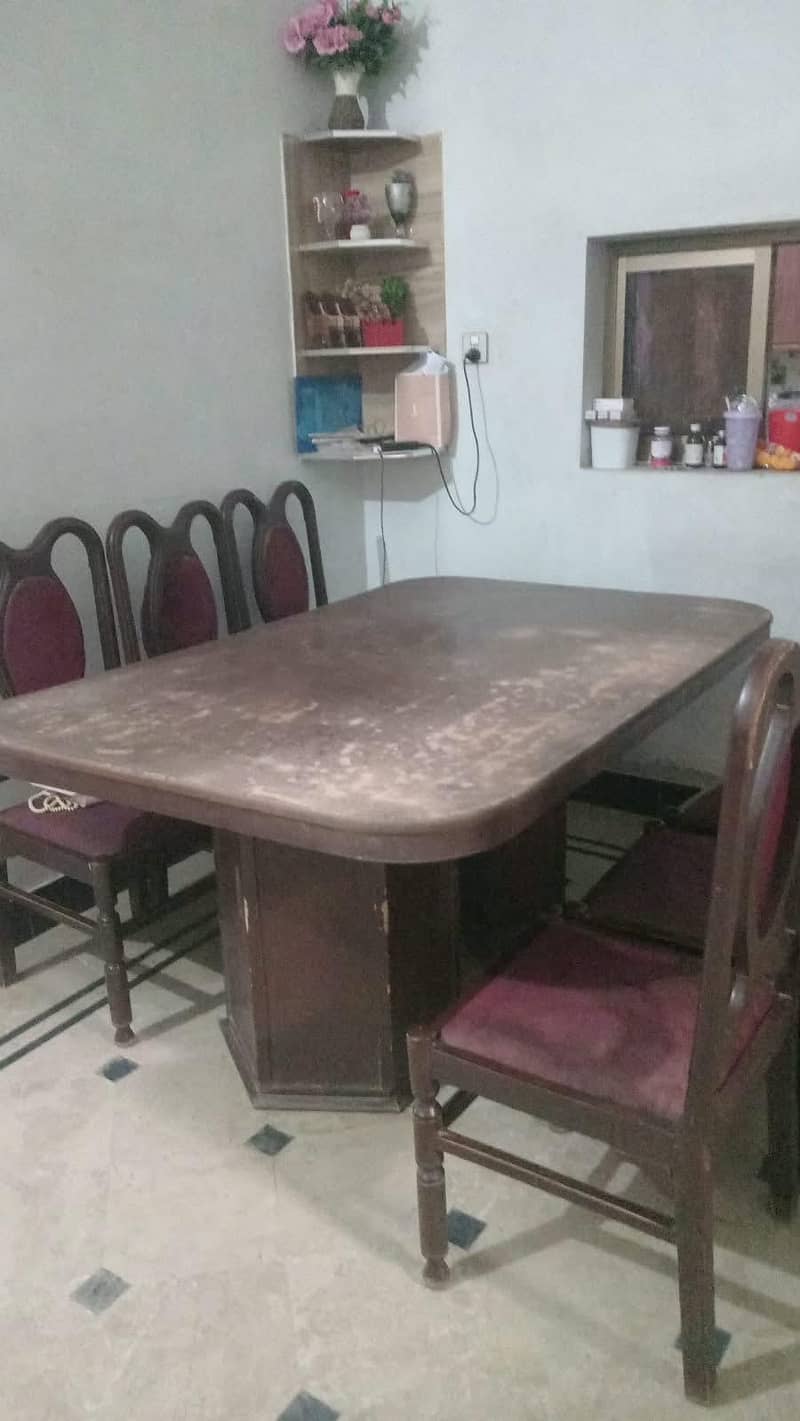 Dining table 0