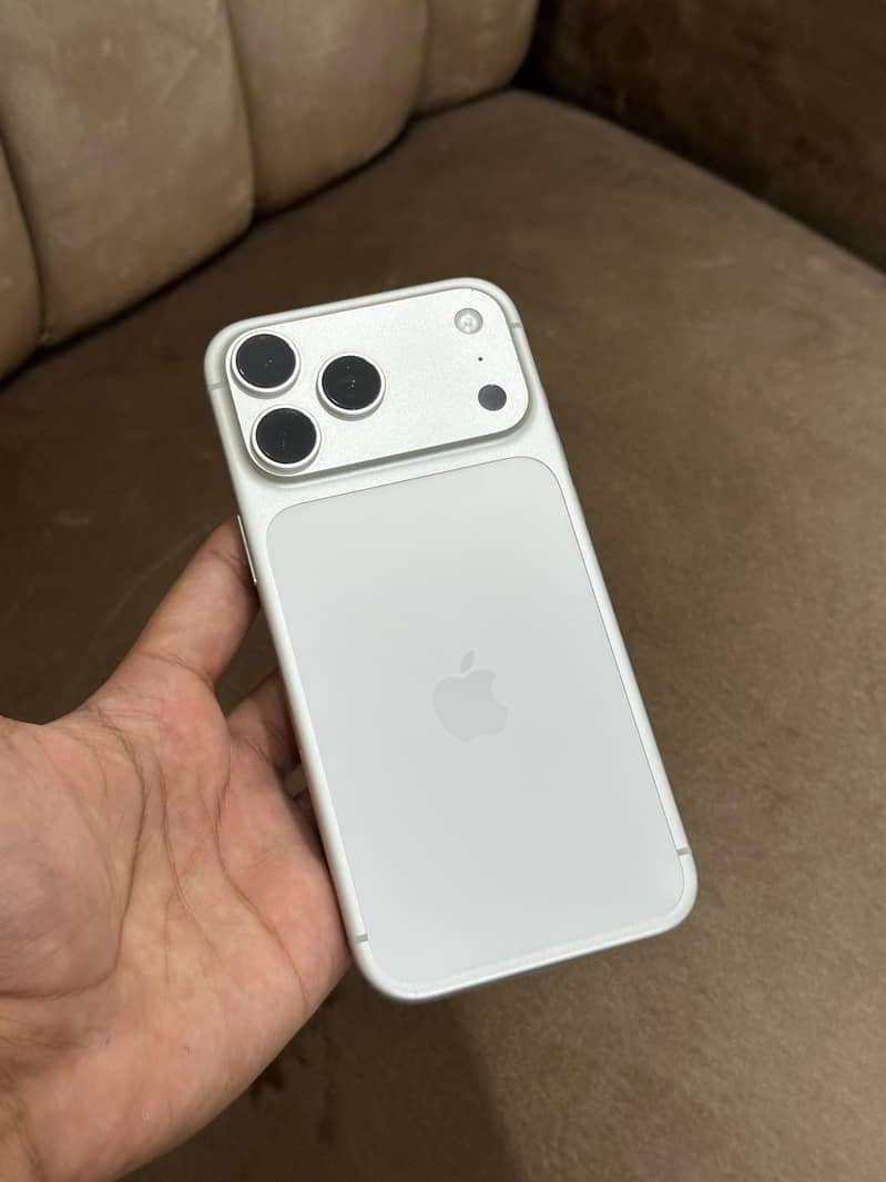 Apple iPhone 17 Pro Max 1