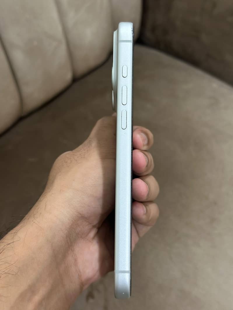 Apple iPhone 17 Pro Max 4
