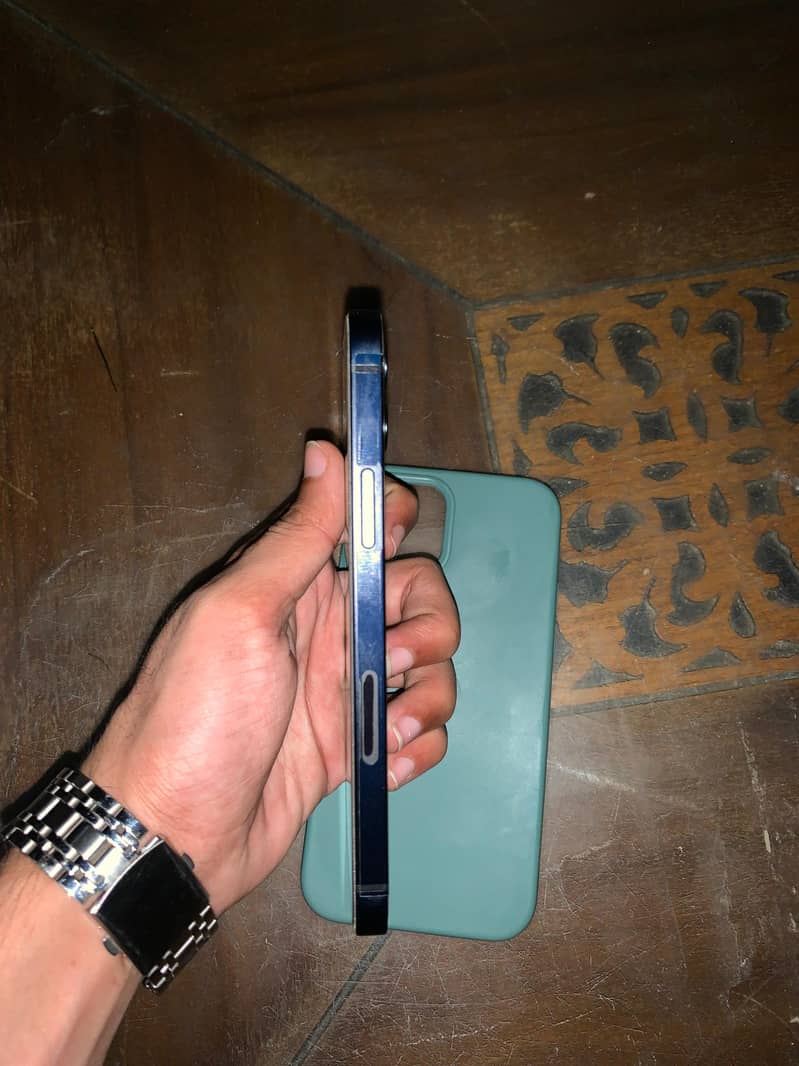Apple iPhone 12 2