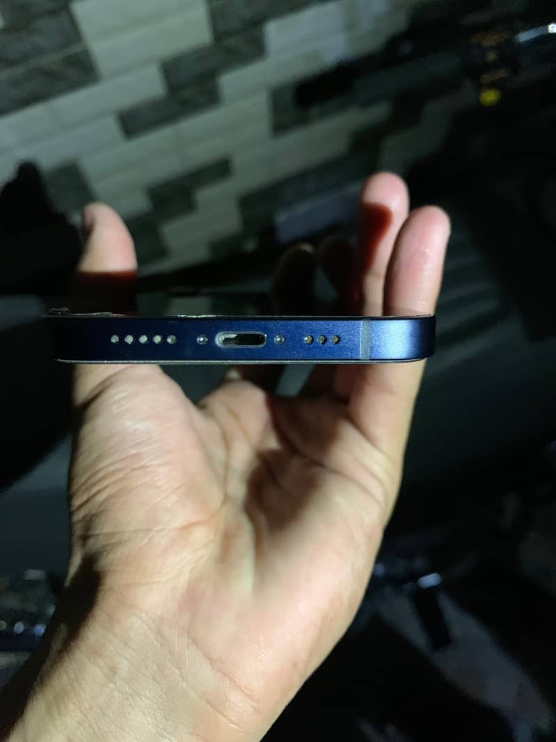 Apple iPhone 12 3