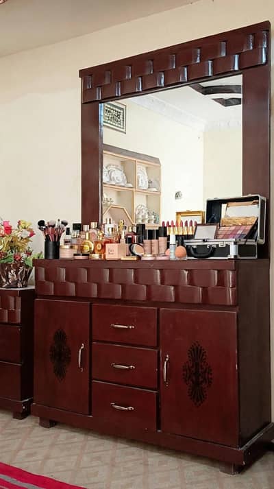 Dressing table