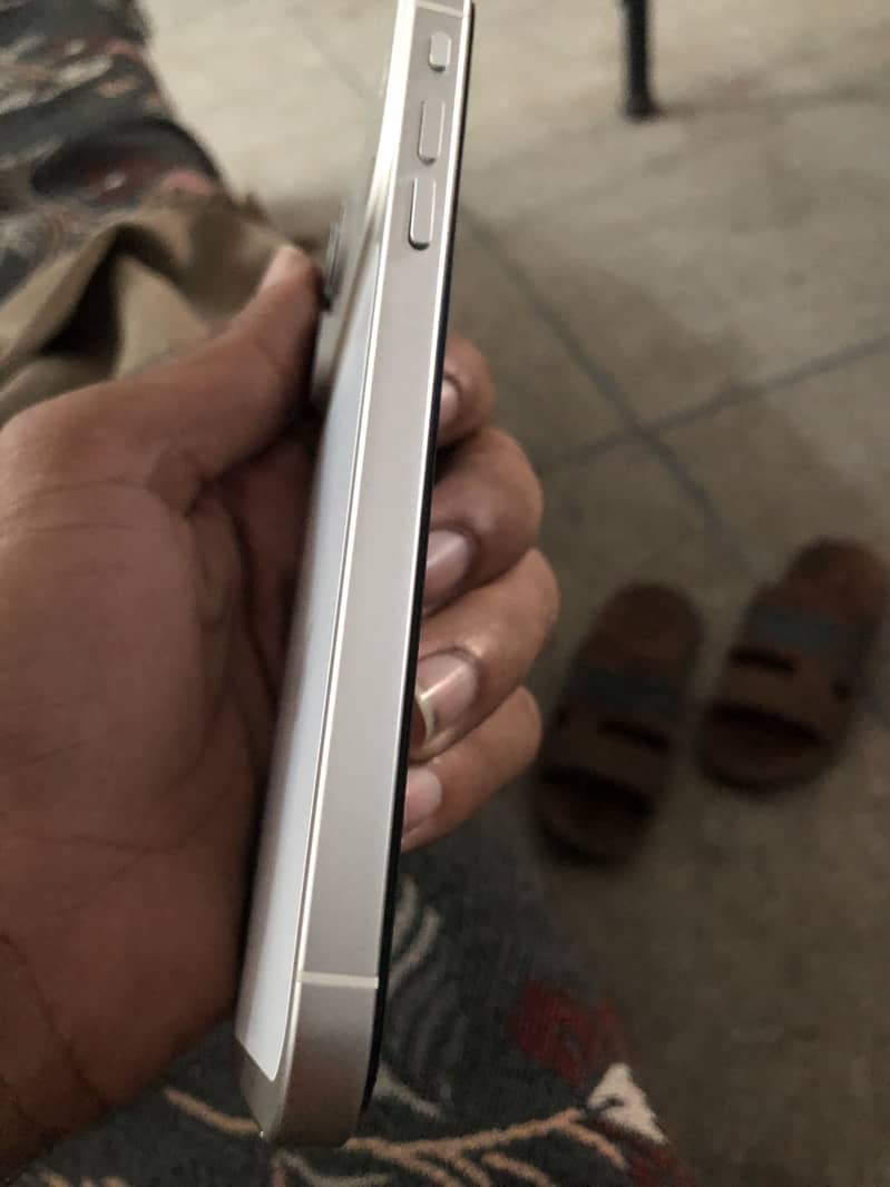 Apple iPhone XR 0