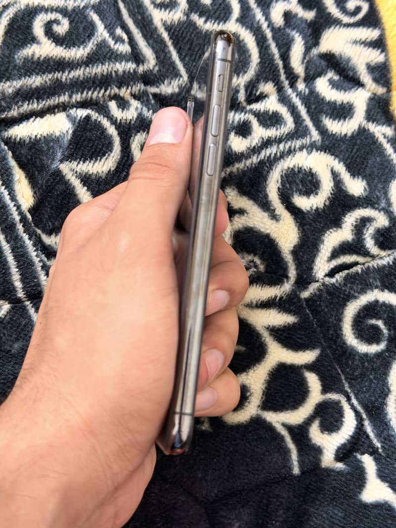 Apple iPhone X 3