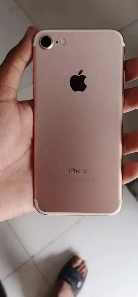 Apple iPhone 7 0